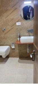 Bilik mandi di Motel New Milan, Muzaffarpur