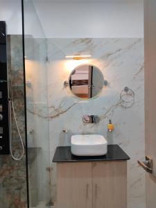 Bilik mandi di Motel New Milan, Muzaffarpur