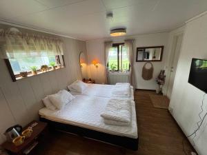a bedroom with two beds with white sheets at Lilla lyckan in Visby