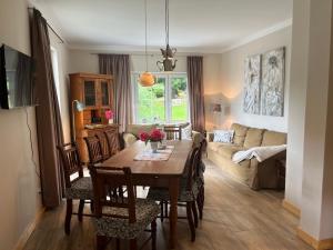 a living room with a table and chairs and a couch at Auberge Tabarz Forsthaus in Tabarz