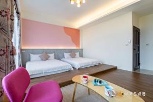 Ένα ή περισσότερα κρεβάτια σε δωμάτιο στο 家家嵐玥 +40 φωτογραφίες