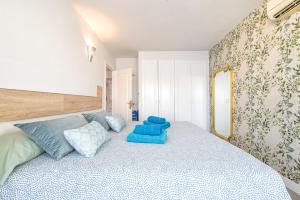 Postel nebo postele na pokoji v ubytování Gran Ventanal El Crucero renovado frente al Mar + 27 fotografií