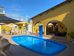 a swimming pool in the middle of a patio at Pousada Gamela do Maragogi in Maragogi +14 photos