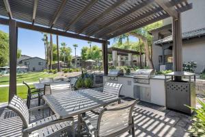 Κήπος έξω από το Boulevard Stays Quiet Modern 2BR Pickleball Pool Parking Gym 03