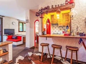 TV a/nebo společenská místnost v ubytování Apartment Pino Bianco by Interhome