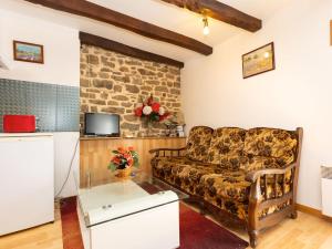 Posezení v ubytování Apartment Les jardins by Interhome + 10 fotografií