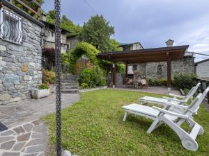 Κήπος έξω από το Holiday Home Moncucco Mountain Home by Interhome