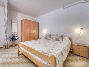 Ένα ή περισσότερα κρεβάτια σε δωμάτιο στο Apartment Banina by Interhome
