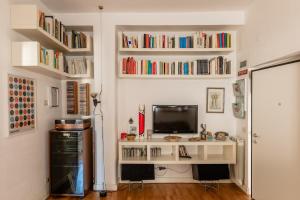 Knihovna v apartmánu