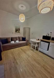 a living room with a couch and a table at Sowia Dziupla in Zagórze Śląskie