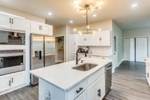 Galería fotográfica de 3-Story Home with Private Backyard in Florence! en Florence