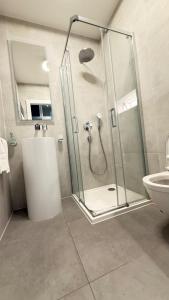 a bathroom with a shower with a sink and a toilet at Livingstones III - Henry's 411 - 2P - Shared Kitchen in Luxembourg