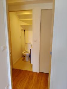 Ένα μπάνιο στο Chambre au calme en lisière de forêt +1 φωτογραφίες