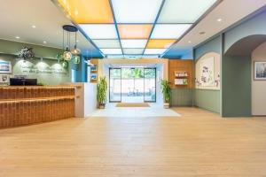 a lobby of a hospital with a waiting room at Kolpinghaus Linz in Linz