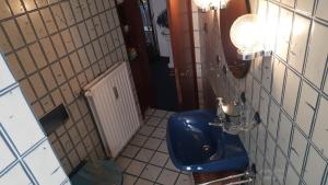 a bathroom with a blue sink and a mirror at Ferienwohnung Niesner Mitten in Sterkrade Oberhausen nah am Westfield Centro in Oberhausen +21 photos