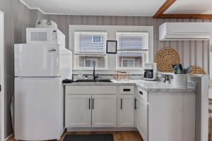 Η κουζίνα ή μικρή κουζίνα στο The Seahorse - The Heart of Hampton Beach