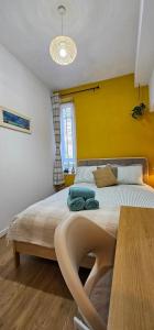 Ένα ή περισσότερα κρεβάτια σε δωμάτιο στο Homestay