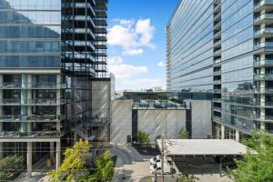 a view of a city with tall buildings at 3BR City Escape Bright Sleek Spacious in Chicago