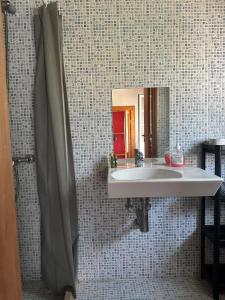 a bathroom with a sink and a mirror at Quinta Maria Gil - B in Lourinhã