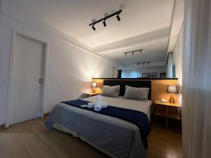 a bedroom with a large bed and a large mirror at Hotel Biena Ibirapuera UH902 in Sao Paulo