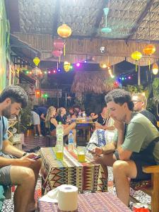 Επισκέπτες που μένουν στο Tamcoc Backpackers Hostel Homestay
