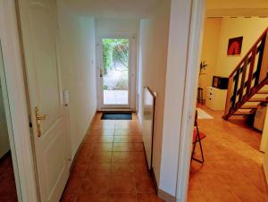 a hallway with a door leading to a yard at B59 guesthouse in Budakalász
