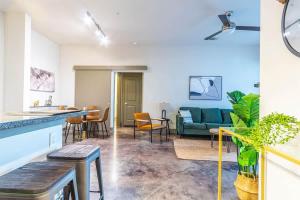 a living room with a blue couch and a kitchen at Boulevard Stays Luxurious 2BR King Suite Pool Parking Gym in Richardson +28 photos