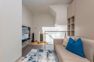 a living room with a couch and a tv at Sophisticated Studio Unbeatable Reading Location F10 in Reading