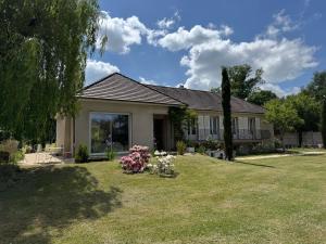 a house with a yard with flowers in front of it at Le Relais St trop - Villa 2 chambres Delon et Romy in Bressolles