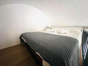 a bed in a room with two towels on it at Suite Brescia 10 - Sanremo in Sanremo