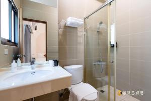 Koupelna v ubytování 飛行旅店 + 40 fotografií