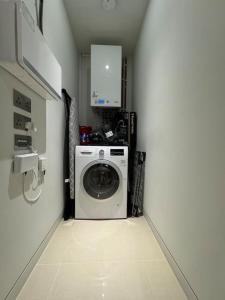 Ảnh trong thư viện ảnh của Stunning Reading Centre Apt - 1BR, 1 BA - F14 ở Reading