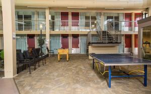 Kemudahan pingpong di Grand Idaho Extended Stay atau berdekatan
