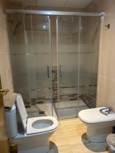 Koupelna v ubytování Big apartment 6 minutes from the beach Peñiscola + 9 fotografií