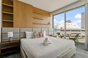 a bedroom with a bed with a teddy bear on it at Business studio-apartment near the beach in Cancún +8 photos