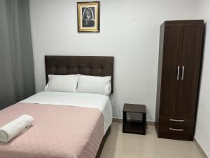 a bedroom with a bed and a dresser in it at MH Apartments Ica 3 in Ica