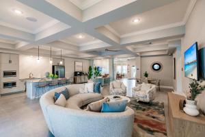 Η κουζίνα ή μικρή κουζίνα στο Landing Apartments near North Fort Myers