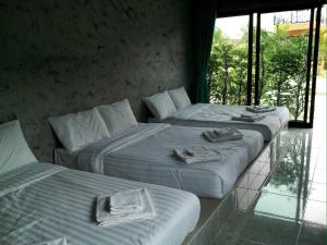 Postel nebo postele na pokoji v ubytování Irak Resort Ao Manao 