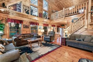 a large living room with wooden walls and ceilings at Whisper Ridge in Cartertown