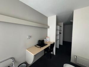 a room with a desk with a computer on it at Hôtel Dupleix - Hyper centre - Réouverture in Quimper
