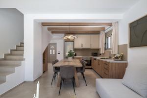 Posezení v ubytování Imbros Villas I "Free" Heated Pools in mountains!