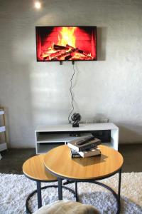 Μια τηλεόραση ή/και κέντρο ψυχαγωγίας στο 358 Craftsmanship +34 φωτογραφίες