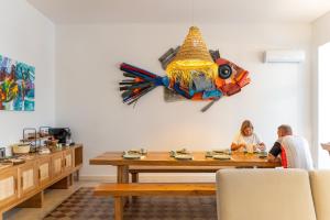 a man and a woman sitting at a table at Ocean Porto - Beach House in Matosinhos
