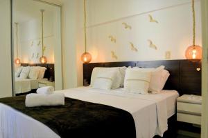 a bedroom with a large bed with a large mirror at Unique Residence, close to Park and Shopping Flamboyant in Goiânia +182 photos