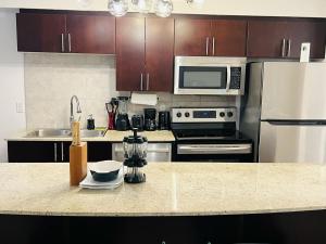 Gallery image of Mordern 2BedRoom Downtown Apt with Free Parking & Wifi in Edmonton