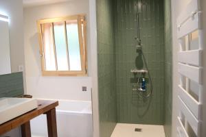 Ένα μπάνιο στο Maison bois Lesbats +23 φωτογραφίες