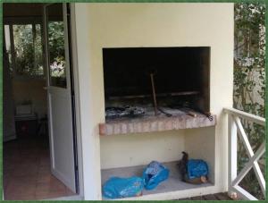 a fireplace in a house with blue bags on it at Mar Azul casa con servicios Colibri in Mar Azul