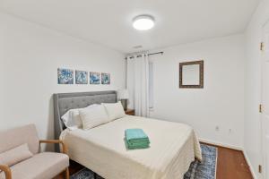 Postel nebo postele na pokoji v ubytování Unbelievable Beach Views For 6 + 48 fotografií