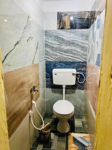Un baño de Aadheeran Villa 15 fotos más
