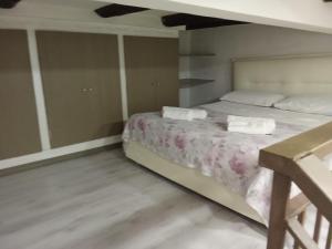 Кровать или кровати в номере Napoli centro storico